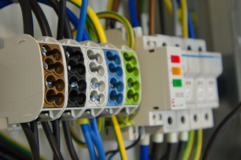 Instalatii electrice si automatizari